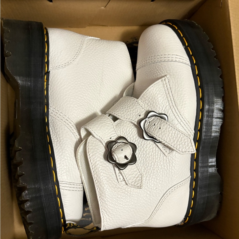 Dr Martens Devon Flower Platform Boots